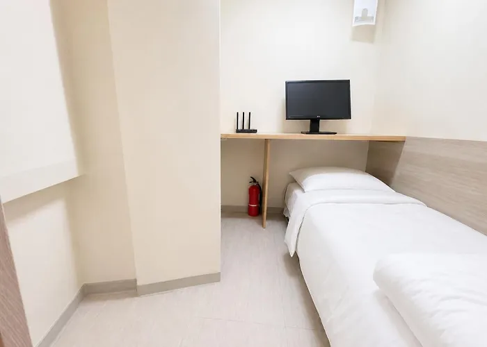421,20 Minutes To Gangnam Hongdae, Guesthouse, Single Room,itaewon, Shared Bathroom,
