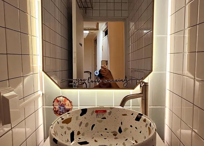 421,20 Minutes To Gangnam Hongdae, Guesthouse, Single Room,itaewon, Shared Bathroom, アパート