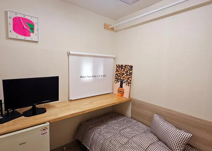 421,20 Minutes To Gangnam Hongdae, Guesthouse, Single Room,itaewon, Shared Bathroom, アパート *