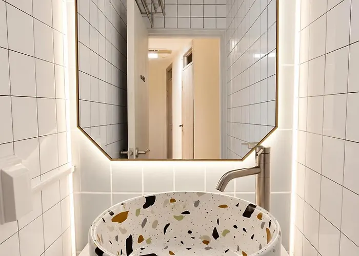 421,20 Minutes To Gangnam Hongdae, Guesthouse, Single Room,itaewon, Shared Bathroom, アパート